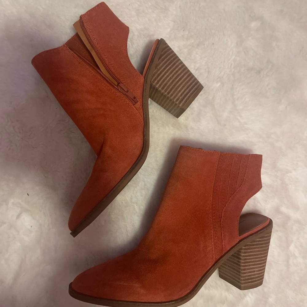 ♥️Size 10 - Lucky Brand Women's Shyna Open Back Block Heel Bootie (Rancho Red)